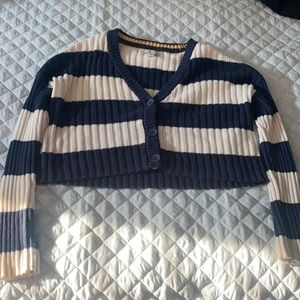 MEDIUM AMERICAN EAGLE SWEATER